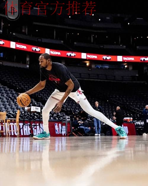 全神贯注！火箭官媒晒众球员赛前训练照：是时候动真格了